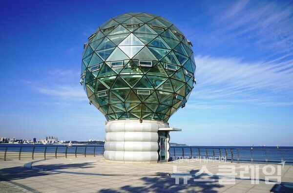 형산강변길이 끝나고 포항의 새로운 명소로 떠오르는 송도해수욕장으로 들어서기 전 만난 조형물이다. 사진=오근식 객원위원