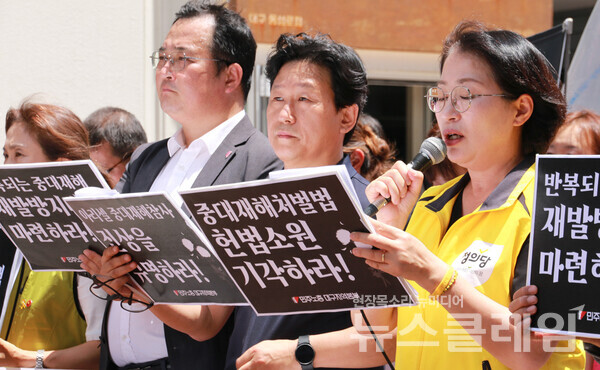 1일 오후 cgv 한일 앞에서 개최된 '아리셀 중대재해참사 진상규명 및 재발방지대책 수립 촉구 기자회견'. 사진=민주노총 대구본부