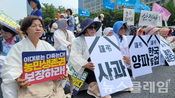 4일 오후 서울 여의도 국회 앞에서 진행된 '7·4 전국농민대회'. 사진=최인기 빈민운동가
