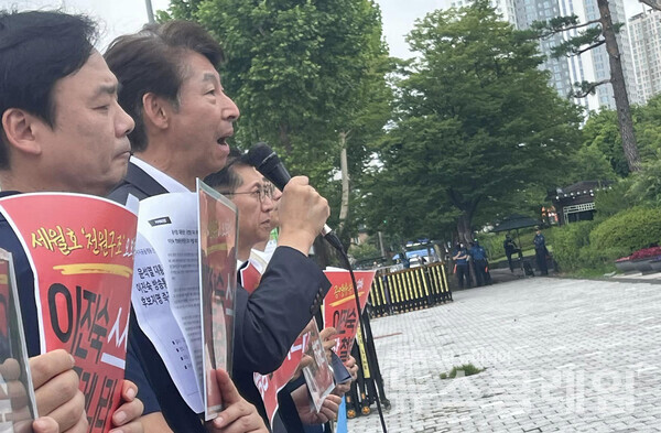 5일 오전 서울 용산 대통령실 앞에서 열린 '이진숙 방통위 후보 지명 철회 요구 긴급 기자회견'. 사진=언론장악저지공동행동