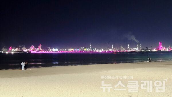 영일대해수욕장 백사장에서 바라본 포항제철의 야경도 일품이었다. 사진=오근식 객원위원