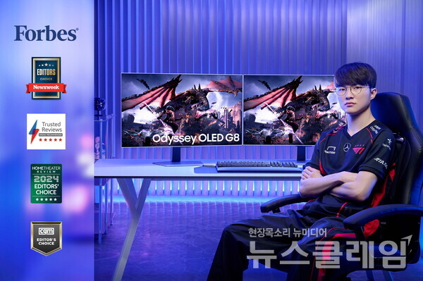 T1 페이커 선수가 삼성전자 OLED 게이밍 모니터 '오디세이 OLED G8(G80SD)'을 소개하고 있다. 삼성전자 제공