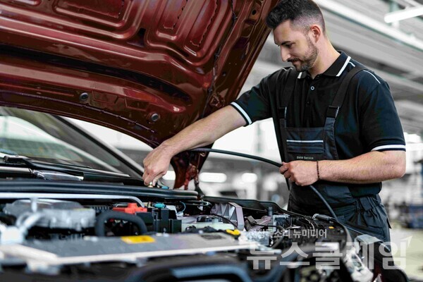 BMW 그룹 코리아(대표 한상윤)는 장마철 차량 침수 피해 고객을 지원하는 ‘BMW∙MINI 침수차 특별 케어 프로그램’을 운영한다고 18일 밝혔다. BMW 그룹 코리아 제공