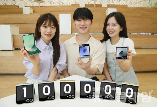 삼성전자 모델들이 'Galaxy 바꿔보상' 프로그램을 소개하고 있다. 삼성전자 제공