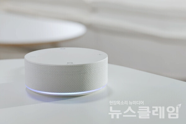 LG전자가 내달 6일부터 독일 베를린에서 열리는 유럽 최대 가전전시회 IFA 2024에서 가전 업계 최초로 생성형 AI를 탑재한 공감지능(AI)홈 허브 ‘LG 씽큐 온(LG ThinQ ON)’을 공개한다. LG전자 제공