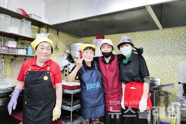 2024년 '도심 속 어촌 마을' 상인들 모습. 사진=최인기 빈민운동가