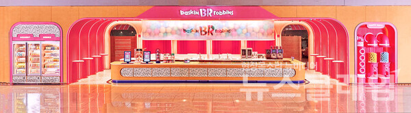 SPC(회장 허영인) 배스킨라빈스가 인천국제공항 제1여객터미널에 위치한 캐릭터 콘셉트 스토어를 공항의 입지적 특성과 고객 편의를 반영해 새롭게 리뉴얼 오픈했다. SPC 배스킨라빈스 제공
