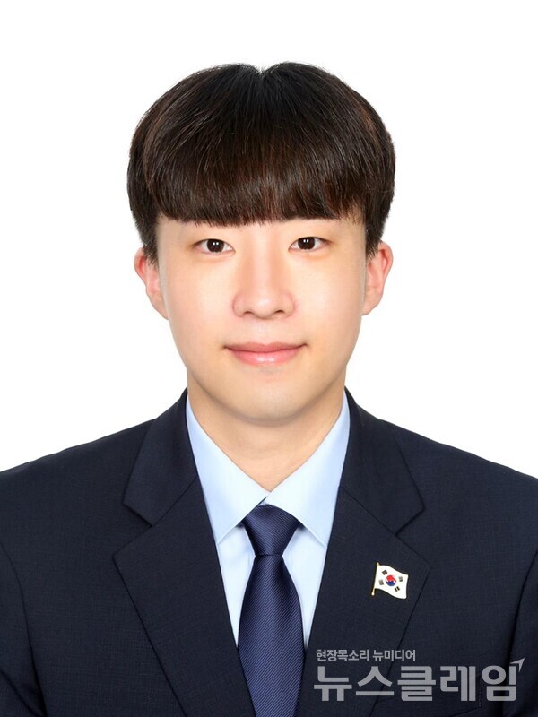 2024 국제기능올림픽 통신망분배기술 종목에서 은메달을 수상한 한화시스템 서희원 사원. 한화시스템 제공