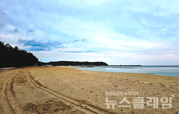 구산해수욕장은 모래가 풍부해 찾아볼 만한 휴양지로 보인다. 사진=오근식 객원위원