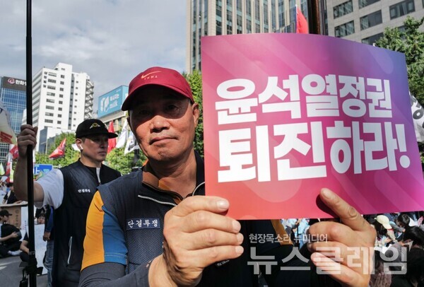 28일 오후 숭레문 앞에서 열린 '9.28 윤석열 정권 퇴진 시국대회'. 사진=최인기 빈민운동가