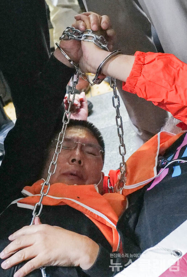 7일 오전 서울 헤화역 승강장에서 열린 '8차 다이인(Die-in) 행동'. 사진=최인기 빈민운동가