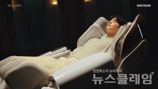 바디프랜드 전신쾌감 광고 ‘완성’편 속 차은우. 바디프랜드 제공
