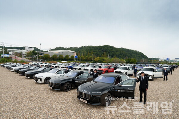 BMW는 오는 17일부터 20일까지 나흘간 경기 파주에 위치한 서원밸리C.C의 서원힐스 코스에서 'BMW 레이디스 챔피언십 2024'를 개최한다고 14일 밝혔다. BMW 제공