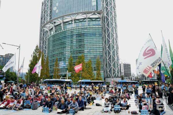 19일 오후 보신각에서 열린 '빈곤철폐퍼레이드'. 사진=최인기 빈민운동가
