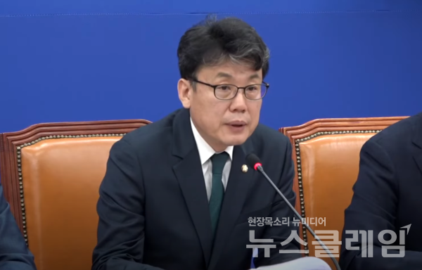 더불어민주당 진성준 정책위의장이 22일 국회에서 열린 국정감사대책회의에서 발언하고 있다. 사진=더불어민주당