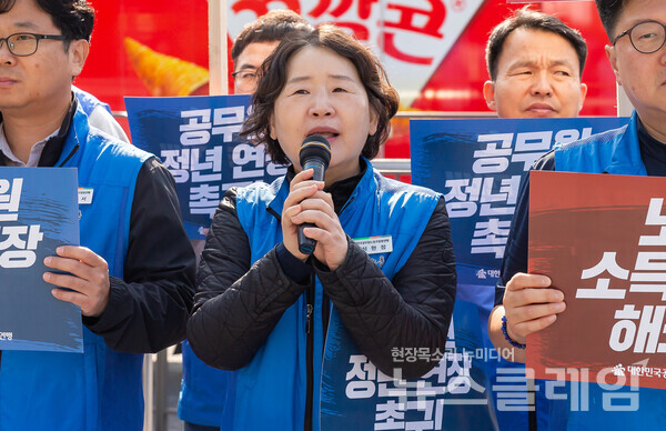 30일 오전 서울 용산 대통령실 일대에서 진행된 '공무원 노후 소득 공백 해소 정년 연장 촉구 기자회견'. 사진=공노총