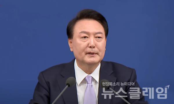 윤석열 대통령이 7일 오전 서울 용산 대통령실 청사 브리핑실에서 '대국민담화 및 기자회견'을 하고 있다. 사진=대통령실