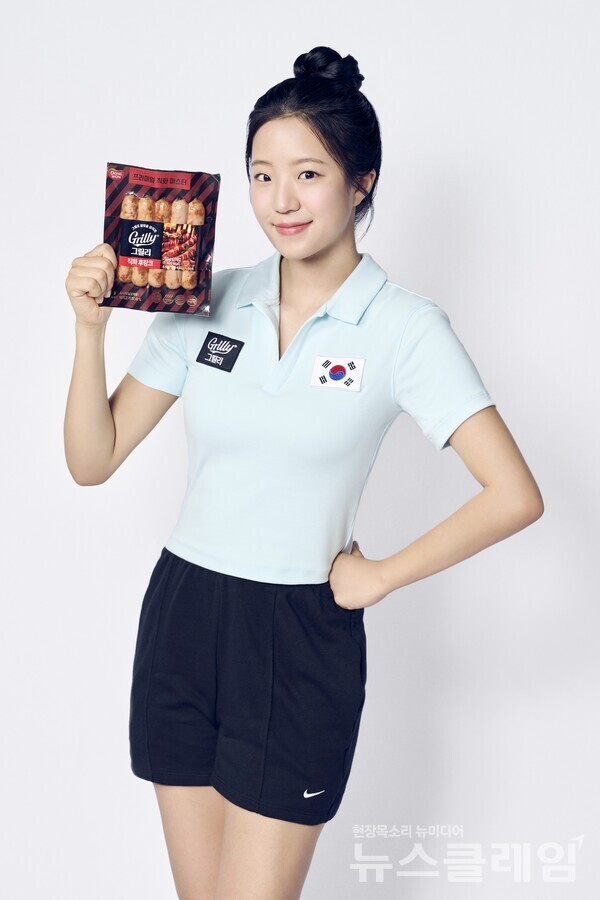 동원F&B(대표이사 김성용)는 직화햄 브랜드 ‘그릴리(Grilly)’의 모델인 탁구 국가대표 신유빈 선수와 함께 수원시 내 취약계층을 위해 4500만 원 상당의 식품을 기부한다고 19일 밝혔다. 동원F&B 제공