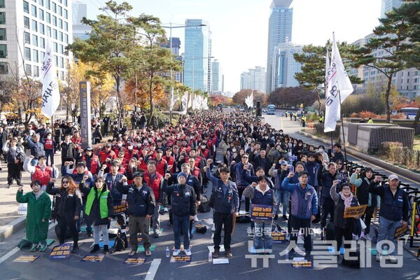 지난 23일 오후 국회 앞에서 개최된 '공공운수노조 결의대회'. 사진=공공운수노조