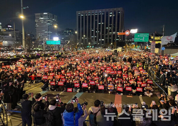 지난 23일 오후 서울 광화문 앞에서 개최된 '윤석열을 거부한다 2차 시민행진'. 사진=거부권을 거부하는 전국비상행동
