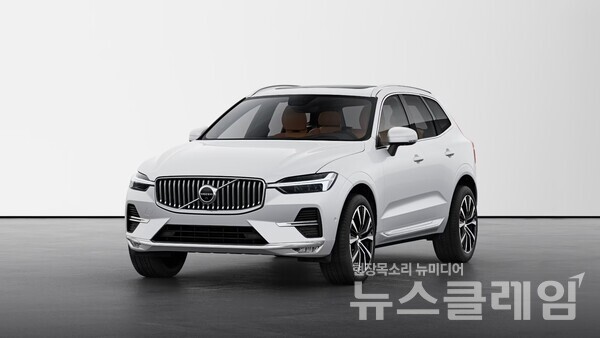 볼보자동차코리아(대표 이윤모)는 베스트셀링 SUV인 ‘XC60 윈터 에디션(Winter Edition)’을 온라인 판매 시작 2분 만에 전량 판매했다고 3일 밝혔다. 볼보자동차코리아 제공