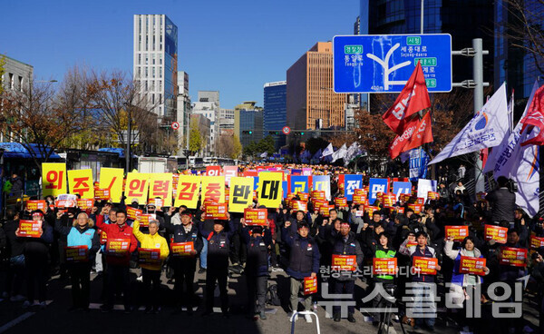 5일 서울역 앞에서 열린 철도노조 총파업 출정식. 사진=철도노조