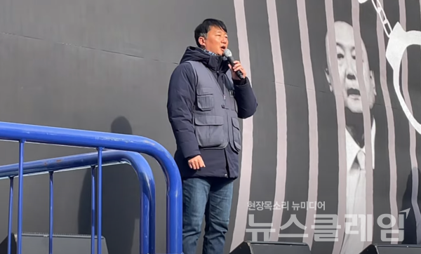 12일 오후 서울 중구 세종대로에서 열린 '내란주범 윤석열 즉각 탄핵구속, 내란동조 국민의힘 해체, 노동자 시민대회'. 사진=민주노총