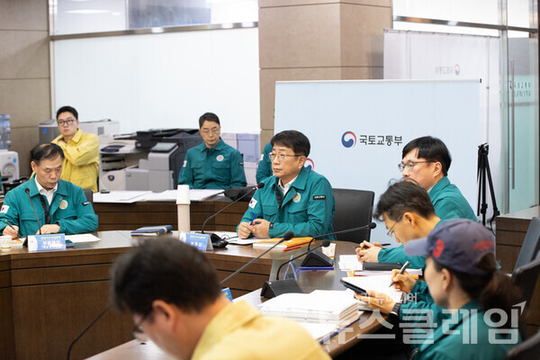 박상우 국토교통부 장관이 29일 정부세종청사 국토교통부에서 무안 제주항공 사고 중앙수습대책본부 회의를 하고 있다. 사진=국토교통부