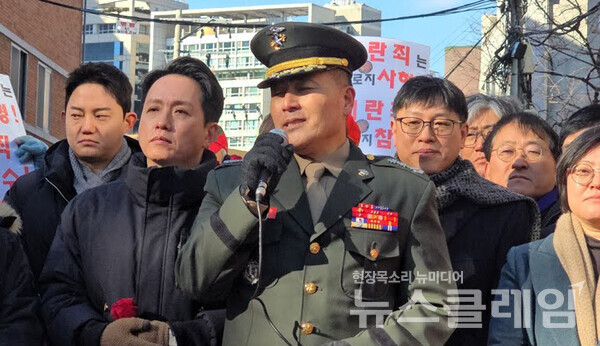 9일 오전 서울 용산구 국방부 군사법원에서 열린 1심 선고 공판을 마친 후 무죄 선고에 대한 소감을 밝히고 있는 박정훈 전 해병대 수사단장