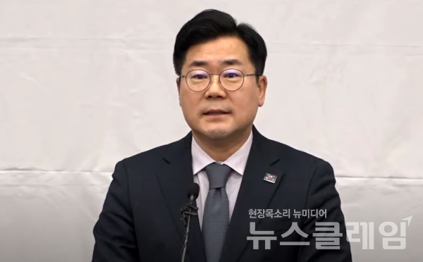 더불어민주당 박찬대 원내대표가 15일 오전 서울 여의도 국회에서 열린 당 비상의원총회에서 발언하고 있다. 사진=더불어민주당