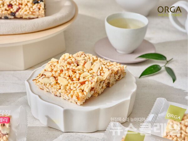 풀무원 계열의 프리미엄 헬스&웰니스 브랜드 올가홀푸드(이하 올가)가 유기농 먹거리에 대한 소비자 수요에 맞춰 고품질 유기농 원물만으로 만든 현미 강정과 티백 세트를 출시하고 유기농 스낵 라인업을 확대한다. 풀무원 제공