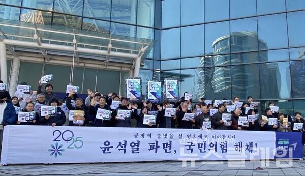 24일 오전 서울역 광장에서 열린 '민주노총 설맞이 기자회견'. 사진=최인기 빈민운동가