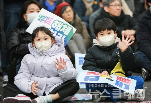 25일 열린 윤석열 탄핵집회 모습. 사진=최인기 빈민운동가