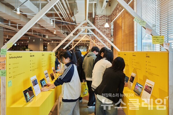 넷마블문화재단(이사장 방준혁)은 지난 8일 넷마블 사옥에서 ‘넷마블게임아카데미’ 9기 수료식을 진행하고 오는 21일까지 수료생들의 작품 28점을 선보이는 전시회를 개최한다고 10일 밝혔다. 넷마블문화재단 제공