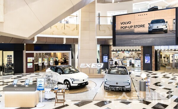 볼보자동차코리아(대표 이윤모)는 볼보자동차의 새로운 시대(New Era)를 이끌어나갈 상징적인 모델인 Volvo EX30의 국내 출시를 기념해 전국 주요 9개 백화점 및 쇼핑몰에서 ‘볼보 EX30 팝업 스토어’를 진행한다고 12일 밝혔다. 볼보자동차코리아 제공