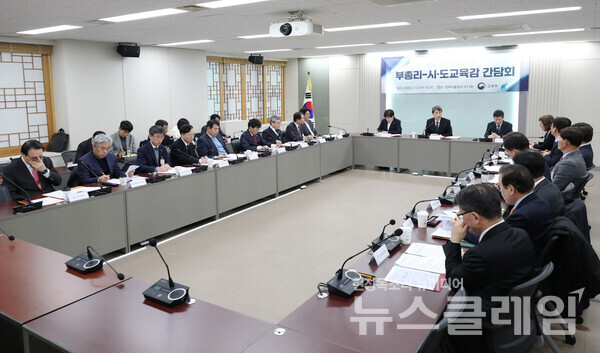 이주호 부총리 겸 교육부 장관은 지난 12일 대전 초등학생 사망사건 관련 교육부-교육청 간 협력 및 대응 방향을 논의하기 위해 정부서울청사에서 부총리-시도교육감 간담회를 개최했다. 사진=교육부