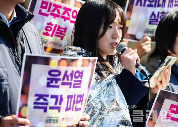 27일 오후 서울남대문경찰서 정문 앞에서 열린 '민주노총 양경수 위원장 입장발표 기자회견'. 사진=민주노총