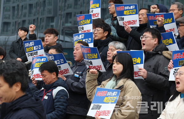 5일 오전 대구출입국사무소 앞에서 개최된 '미등록이주노동자 6명을 중경상으로 내몬 대구출입국 규탄 기자회견'. 사진=민주노총 대구지역본부