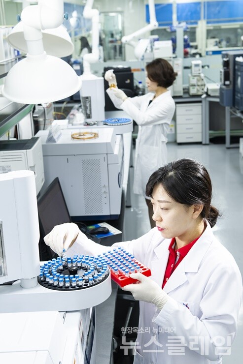 KGC인삼공사 연구원. KGC인삼공사 제공