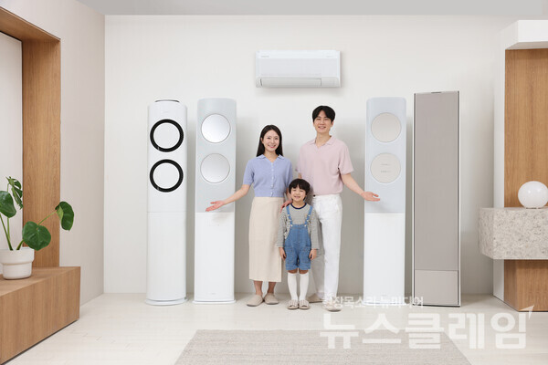 삼성전자가 AI 기능으로 한층 강력해진 2025년 에어컨 전 라인업을 출시한다. 삼성전자 제공