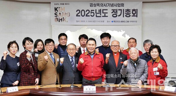 제너시스BBQ 그룹은 윤홍근 회장이 사단법인 김상옥의사기념사업회의 13대 회장에 추대됐다고 6일 밝혔다. BBQ 제공