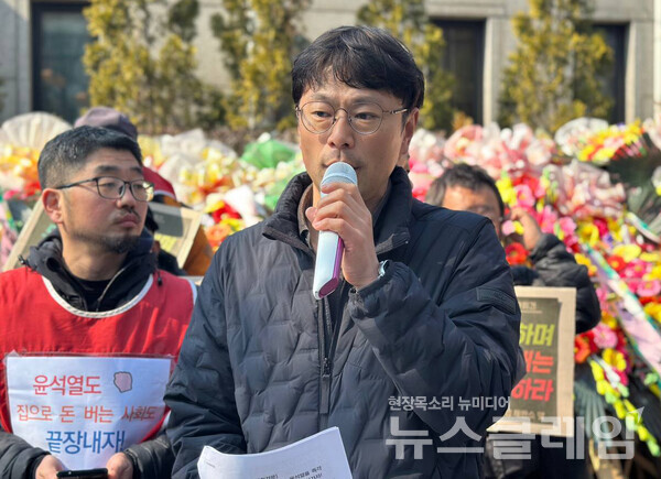 6일 오전 헌법재판소 앞에서 열린 '윤석열 파면 촉구 빈민 장애인 기자회견'. 사진=빈곤사회연대