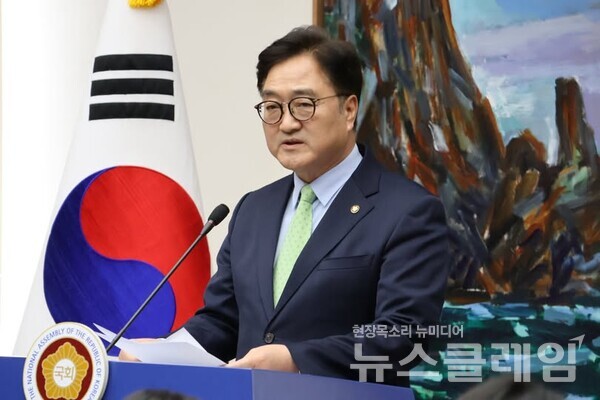 우원식 국회의장이 12일 오후 서울 여의도 국회에서 긴급 기자회견을 ㅇ려고 최상목 대통령 권한대행을 향해 마은혁 헌법재판관 후보자를 임명할 것을 촉구하고 있다. 사진=우원식 의장 페이스북