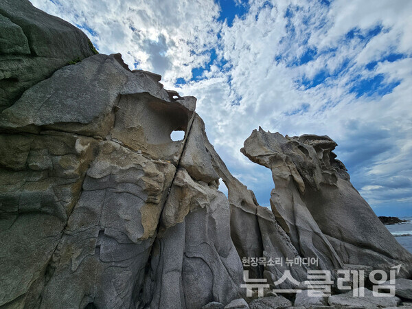 소돌항 아들바위공원에 들어서면 바위의 아름다움과 위용에 탄성이 절로 나온다. 사진=오근식 객원위원