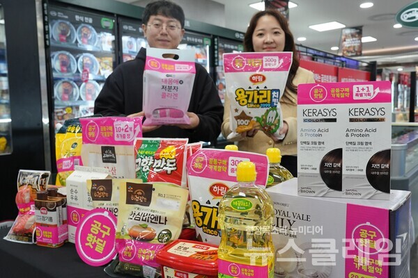 공구핫딜 상품을 홍보하는 롯데마트·슈퍼 MD(상품기획자)들 모습. 롯데쇼핑 제공