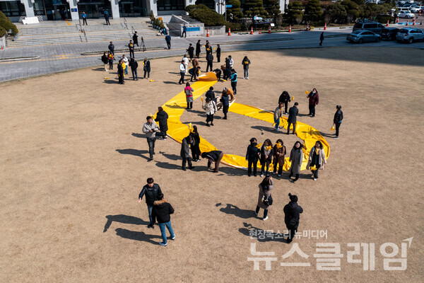 19일 오전 인천시청 앞에서 열린 '세월호참사 11주기 인천추모위원회 출범 선포 기자회견'. 사진=세월호참사 11주기 인천추모위원회