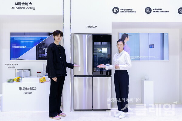 삼성전자가 중국 최대 가전 전시회 'AWE(Appliance & Electronics World Expo) 2025'에 참가해 '비스포크 AI 패밀리허브' 냉장고 등 다양한 비스포크 AI가전을 전시한다. 삼성전자 제공