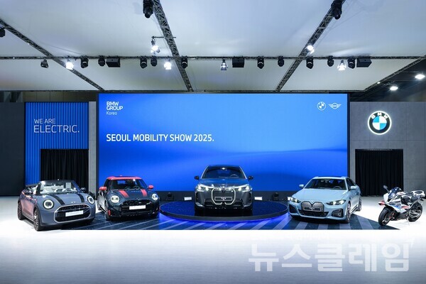 (왼쪽부터)더 뉴 MINI 쿠퍼 컨버터블, 더 뉴 올-일렉트릭 MINI JCW, BMW 뉴 iX M70 xDrive, BMW 뉴 i4 M50 xDrive 그란 쿠페, BMW 뉴 S 1000 RR. BMW 그룹 코리아 제공
