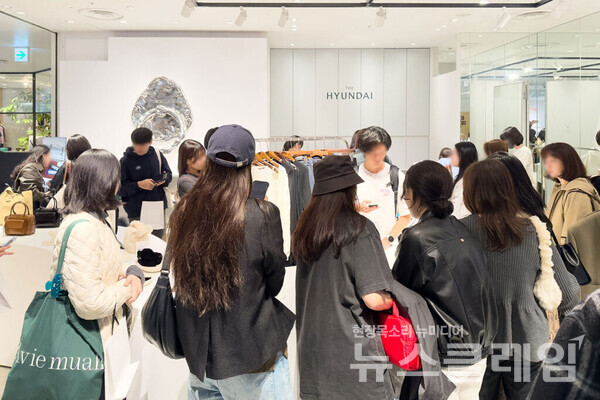 지난해 11월 현대백화점이 일본 도쿄에 위치한 쇼핑몰 파르코 시부야점에서 진행한 '더현대 글로벌' 팝업스토어가 고객들로 북적이고 있다. 현대백화점 제공