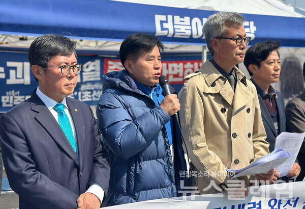 3일 오전 서울 광화문광장 더불어민주당 천막당사에서 열린 '2025 전국교수연구자 3003인 제2차 시국선언 기자회견'. 사진=전국교수연대회의